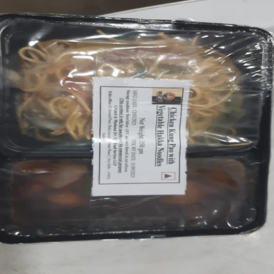 Chilli Paneer with Vegetable Hakka Noodles